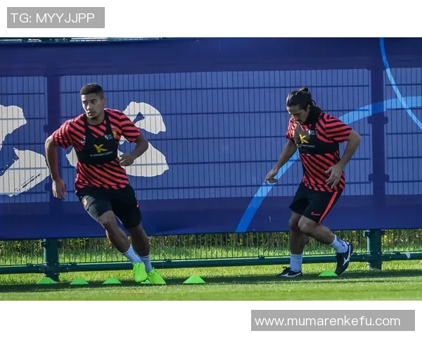 莫里森与本特的激烈对决揭示了足球战术的深层次博弈与球员的个人魅力